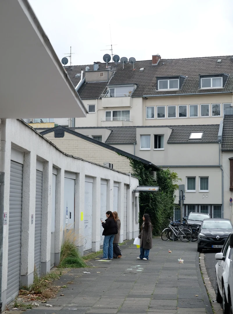 Studierende erkunden das Areal