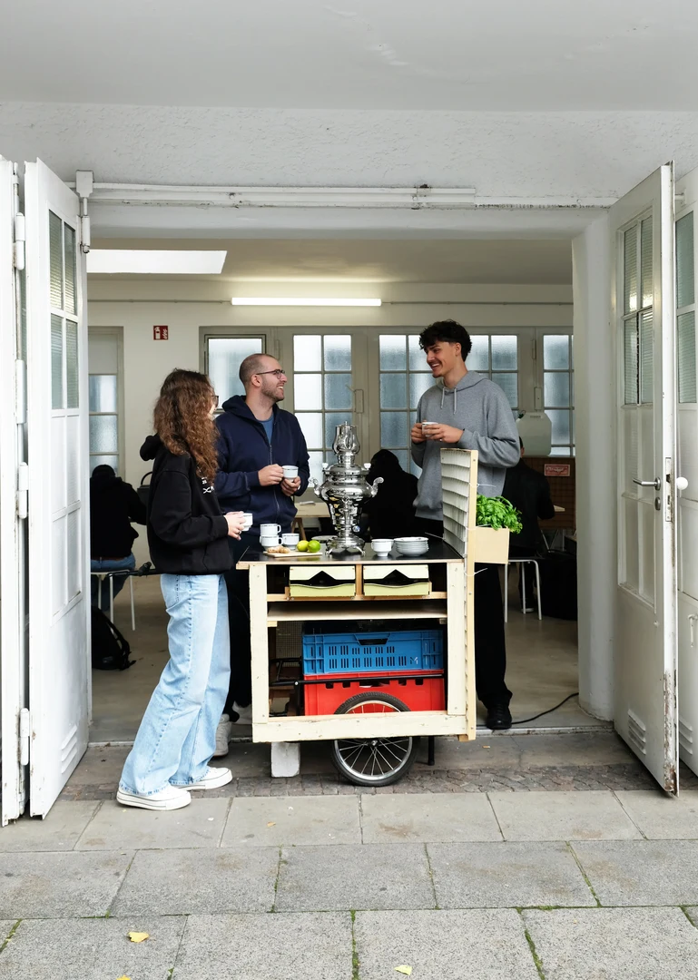 BACK:LAB – Labor für künstlerische Stadtforschung - Seit Anfang September 2025 gibt es im Marthashof in der Bonner Innenstadt einen neuen Ort für Begegnung, Austausch und experimentelle Stadtgestaltung.