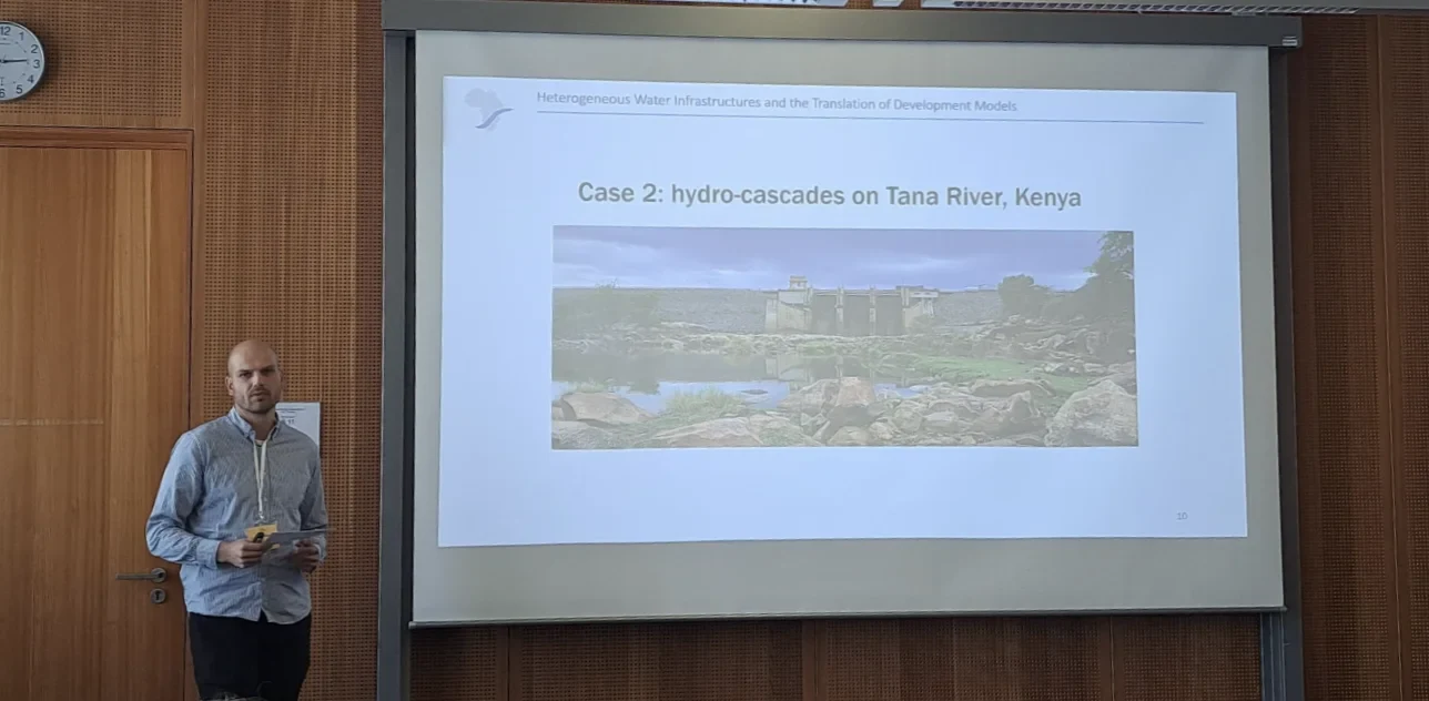 Arne Rieber presents his research